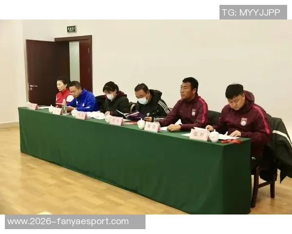 足协D级教练员培训班在上海正式开班海港俱乐部定向班迎来第十一期学员